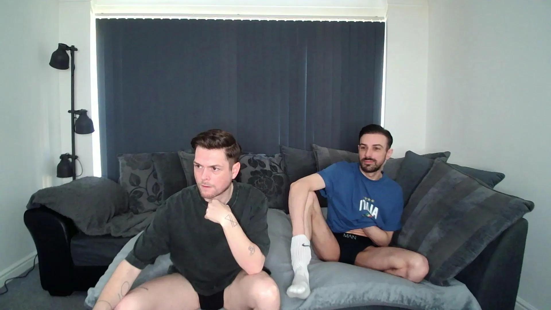 TwoTwinkHusband on Cam4 