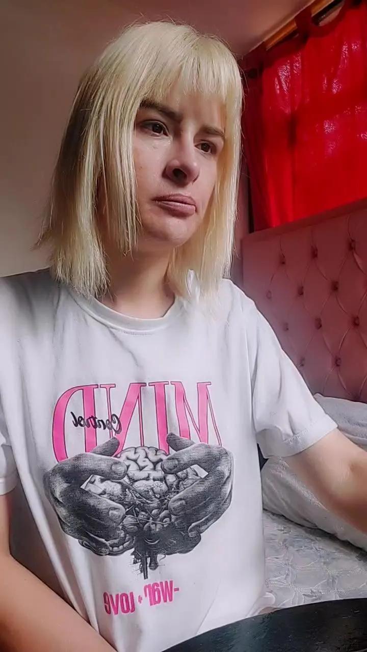 Youlittlestar28 on Cam4