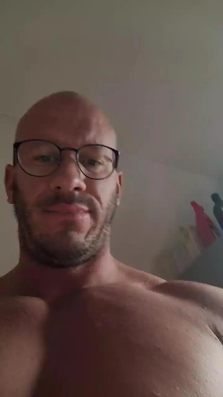 yumyum18 on Cam4 