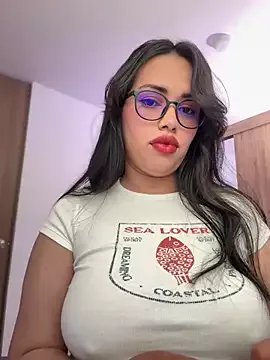 andra_rose on StripChat