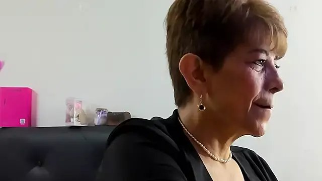 Angelina_Stone_65 on StripChat