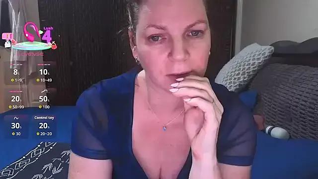 AussieMilf76 on StripChat 