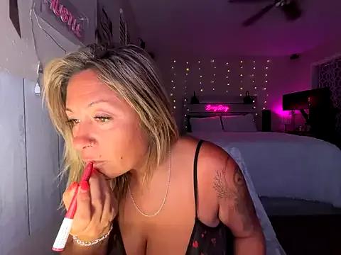 bossyroxy84 on StripChat 