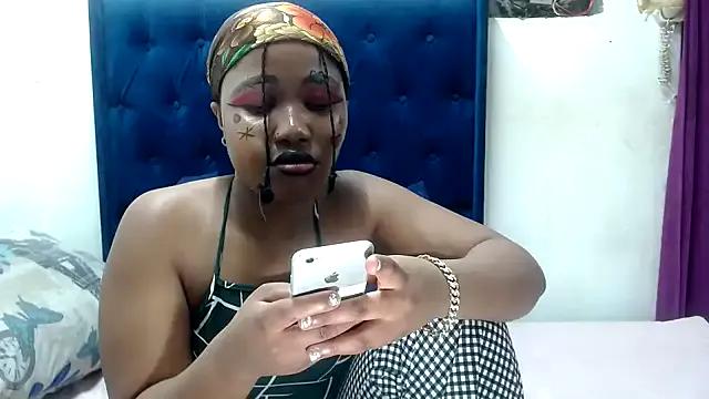 BUNNYCHOWX28 on StripChat 