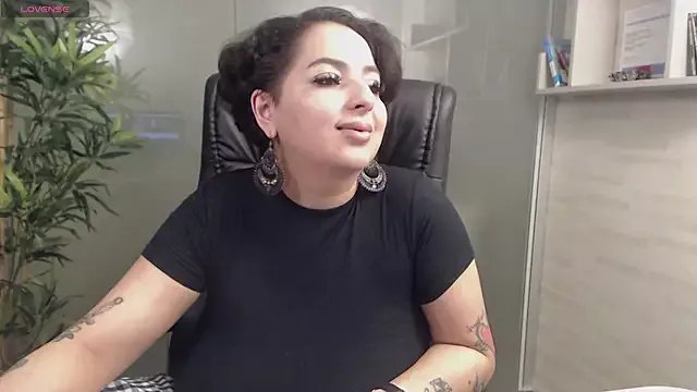 BustyAllyy on StripChat