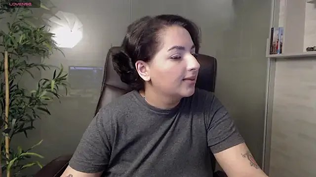 BustyAllyy on StripChat