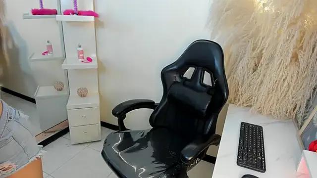 CamiJones on StripChat