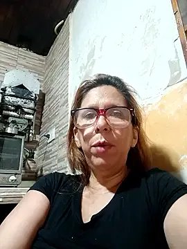 cari75 — Flash de pussy y chirlos en la cola