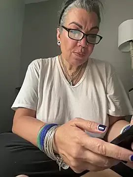 dieseldame1313 on StripChat