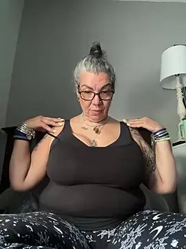 dieseldame1313 on StripChat