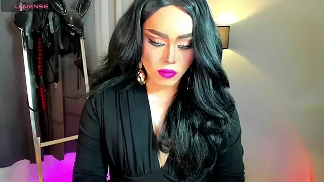 DominaAurumXXX on StripChat