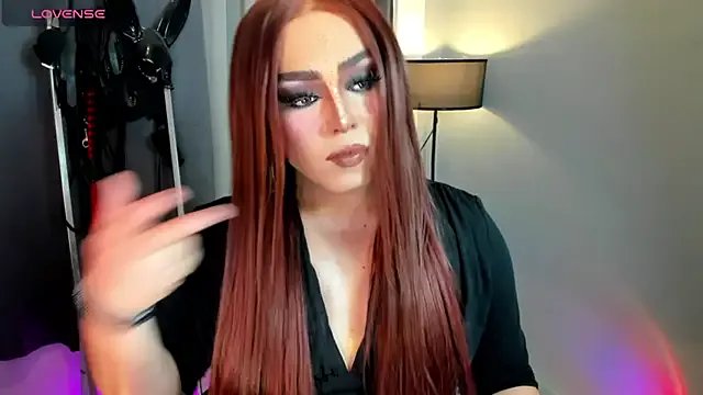 DominaAurumXXX on StripChat