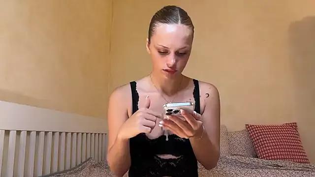Ellakalinin00 on StripChat 