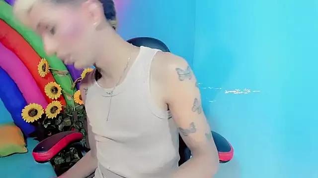 emelly_horny_ on StripChat 