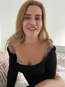 EmiliaCatalina on StripChat