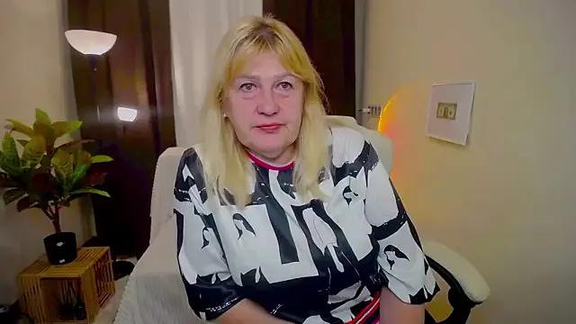 EmmaEllison on StripChat 