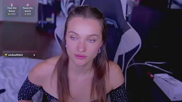 EmmySkyy on StripChat 
