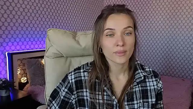 EmmySkyy on StripChat 