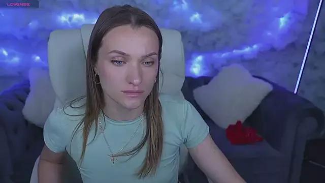 EmmySkyy on StripChat 