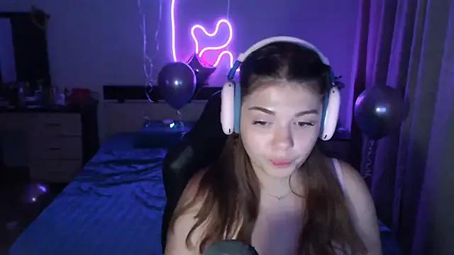 helengilmor on StripChat 