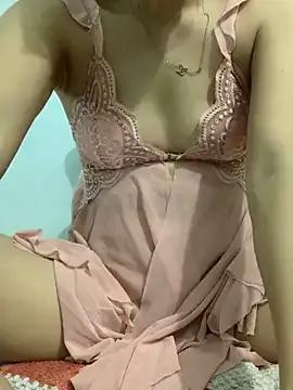 Hoanami on StripChat