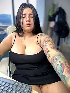 horny_roomiess on StripChat