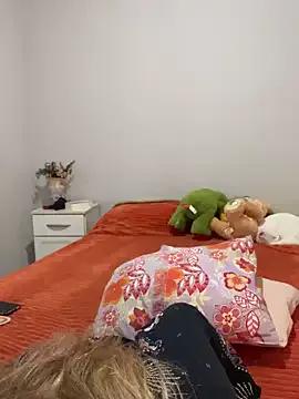 Irisdollhot on StripChat 