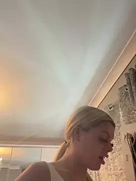 Irish_BarbieMilfx on StripChat 