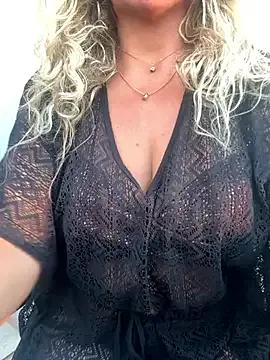 JenniLowen on StripChat 