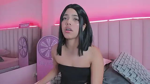 KellyOlsenbe on StripChat 