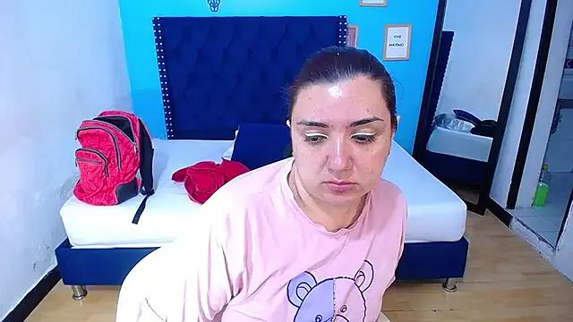 kinky_redhead18 on StripChat 