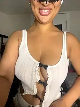 LOLO_QUEEN_ARABE on StripChat 