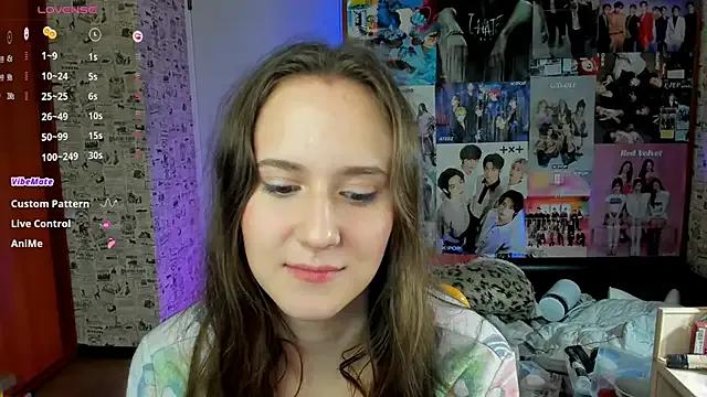 LucyRose3 on StripChat