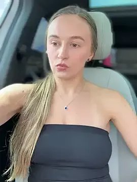 lunagirl13 on StripChat