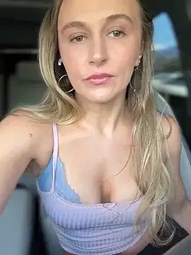 lunagirl13 on StripChat