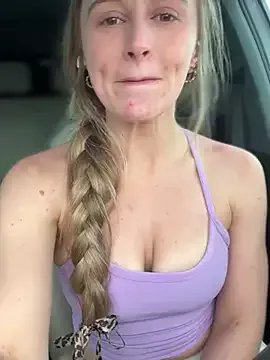 lunagirl13 on StripChat