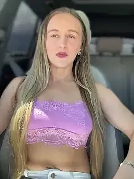 lunagirl13 on StripChat