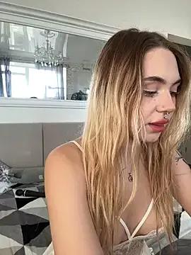 LunaMillie on StripChat