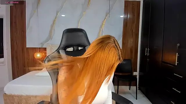 mia_18v on StripChat