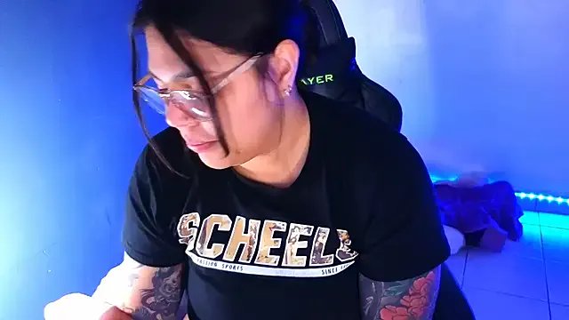 miacanela_xo — Finger pussy up close