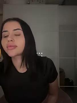 Missmilawild on StripChat 