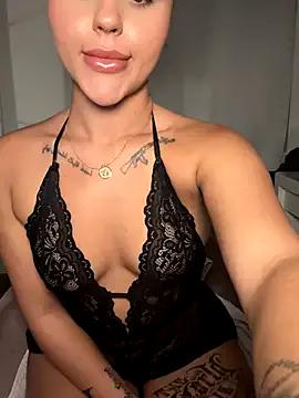 Missmilawild on StripChat 