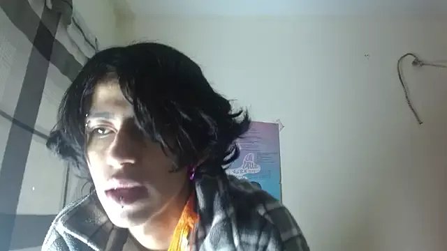 Naicollsxxx on StripChat