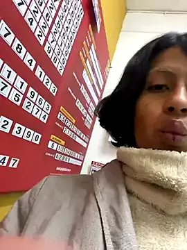 Naicollsxxx on StripChat