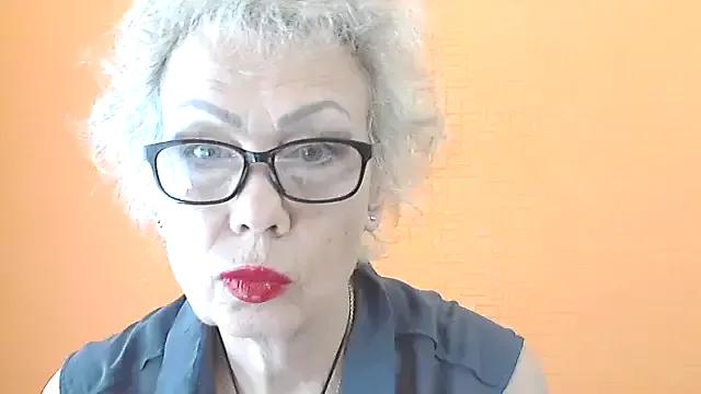 NessyJenixs on StripChat 