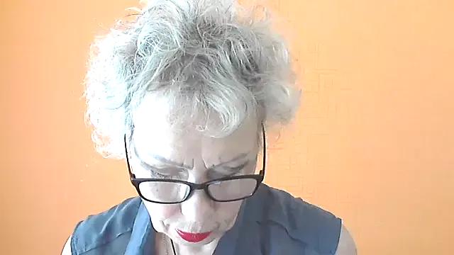 NessyJenixs on StripChat 