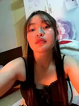 Nhi999 on StripChat