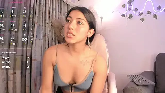 Quiinn_bx on StripChat