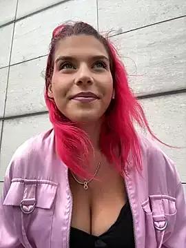 RiriRoseey on StripChat 
