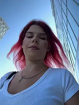 RiriRoseey on StripChat 
